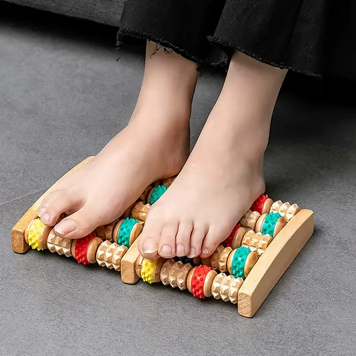 Rouleau de massage pour les pieds en bois