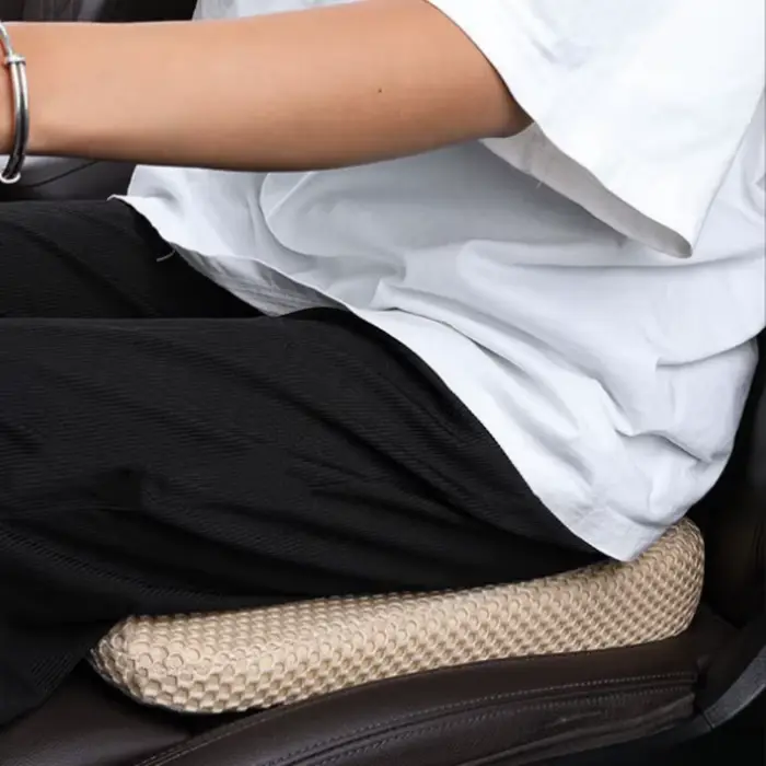 Coussin de siège de voiture rehausseur de 6 cm en mousse à mémoire de forme inclinée